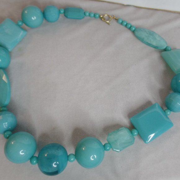 Chunky Turquoise Colored Lucite Necklace - Picture 9 of 12